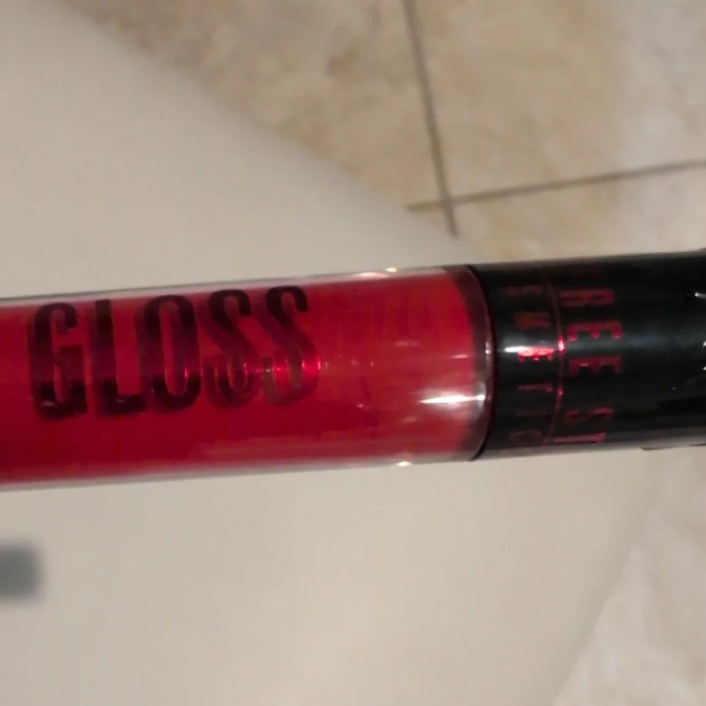 Jeffree Star Supreme Gloss - Shiny Red